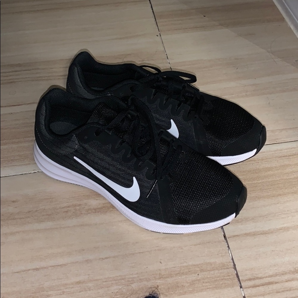 6Y NWOB Nike downshifters